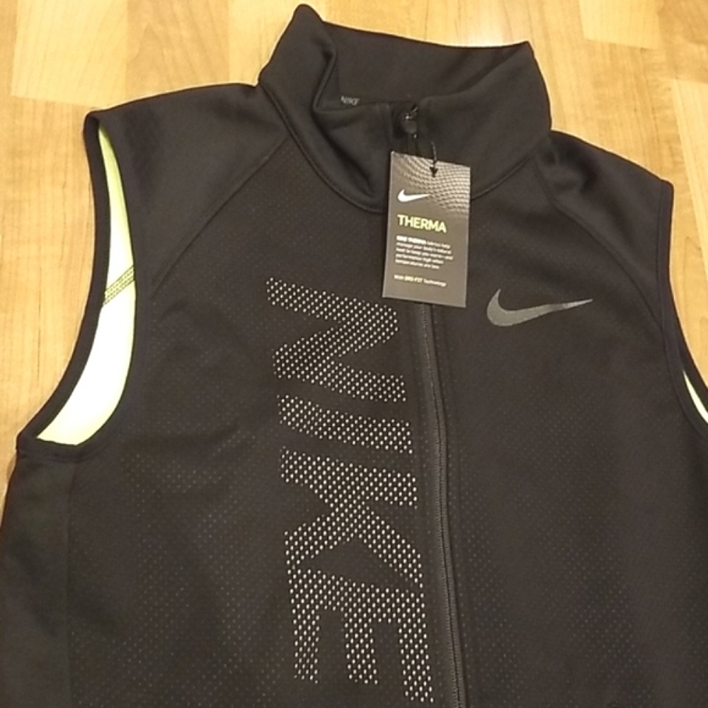 Nike training vest - Picture 3 of 8